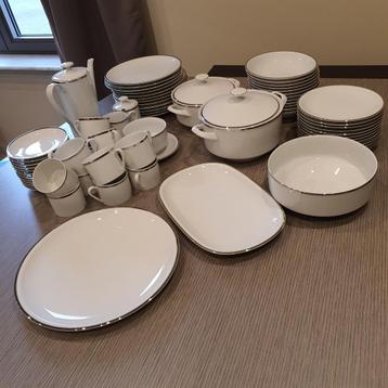 Groot vintage servies Nieuw beschikbaar voor biedingen