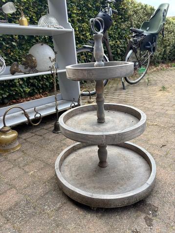 Etagère beschikbaar voor biedingen