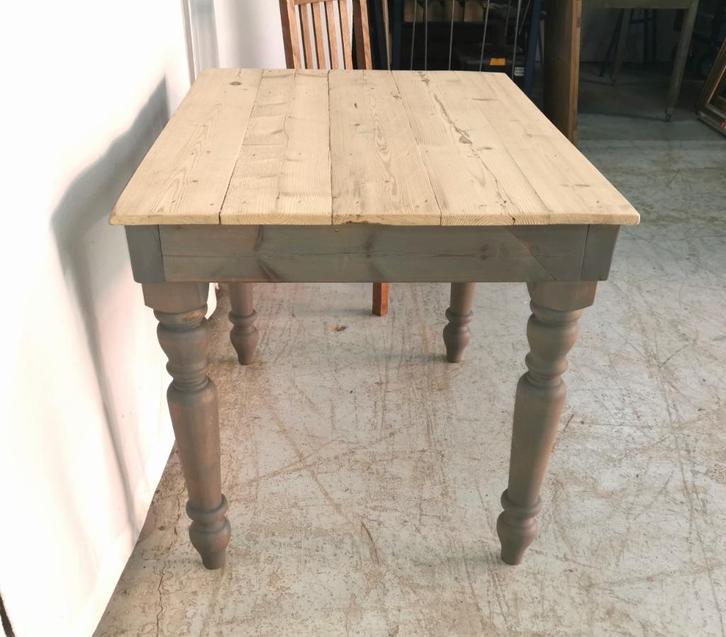 Stevige oude (tuin-)eettafel met grijs onderstel 95 x 72, Antiek en Kunst, Antiek | Meubels | Tafels, Ophalen