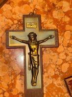 Petit crucifix ancien en bois avec Christ en laiton, Antiquités & Art, Enlèvement ou Envoi