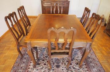 antieke tafel met 6 stoelen beschikbaar voor biedingen