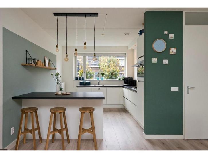 Moderne mat witte greeploze eilandkeuken GEDOMONTEERD, Huis en Inrichting, Keuken | Complete keukens, Zo goed als nieuw, Overige typen