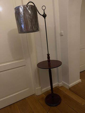 Nieuwe vloerlamp met houten afzetblad - schemerlamp flamant beschikbaar voor biedingen