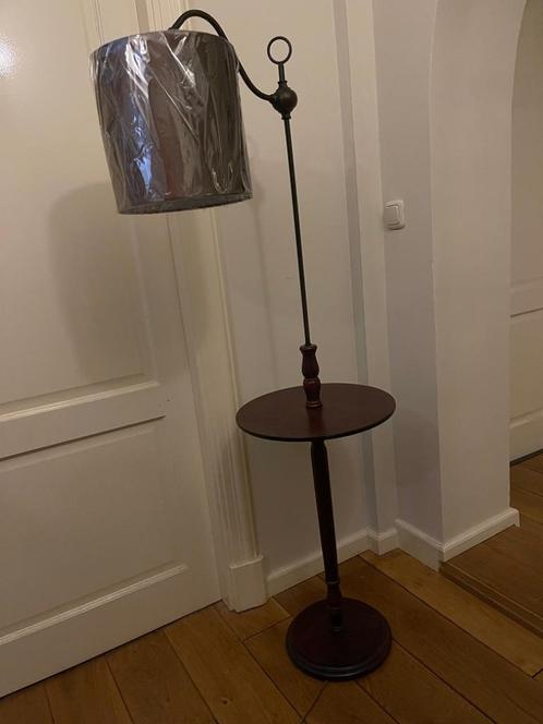 Nieuwe vloerlamp met houten afzetblad - schemerlamp flamant, Huis en Inrichting, Lampen | Overige, Nieuw, Ophalen