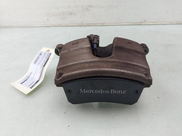 REMKLAUW RECHTS VOOR Mercedes-Benz CLA (118.3) (01-2019/-), Auto-onderdelen, Remmen en Aandrijving, Mercedes-Benz, Gebruikt