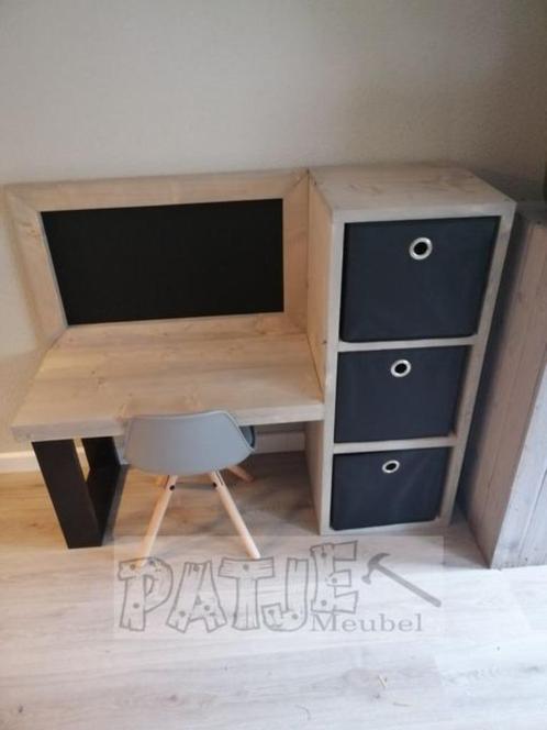 Nieuw stevige speeltafel met krijtbord, Kinderen en Baby's, Kinderkamer | Tafels en Stoelen, Nieuw, Tafel(s), Verzenden