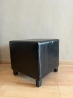 Poef zwart leerlook, Huis en Inrichting, Zetels | Voetbanken en poefs, Minder dan 50 cm, Gebruikt, Vierkant, Minder dan 50 cm