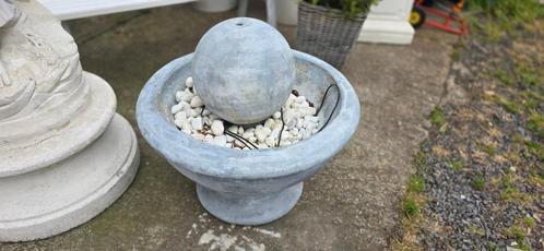 Grijze betonnen fontein, Tuin en Terras, Waterpartijen en Fonteinen, Gebruikt, Fontein, Hardsteen, Ophalen
