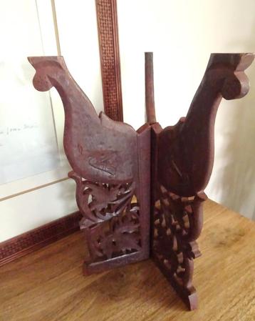 Handcarved houten houder bv voor plateau, met olifantjes beschikbaar voor biedingen
