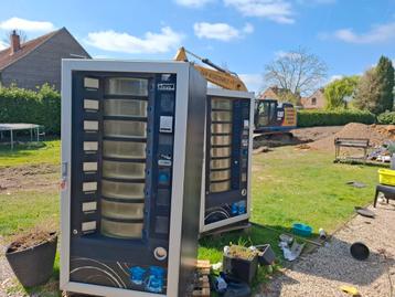 Aardbeienautomaat 2 stuks. Beiden mogen weg voor 3000, Ophalen