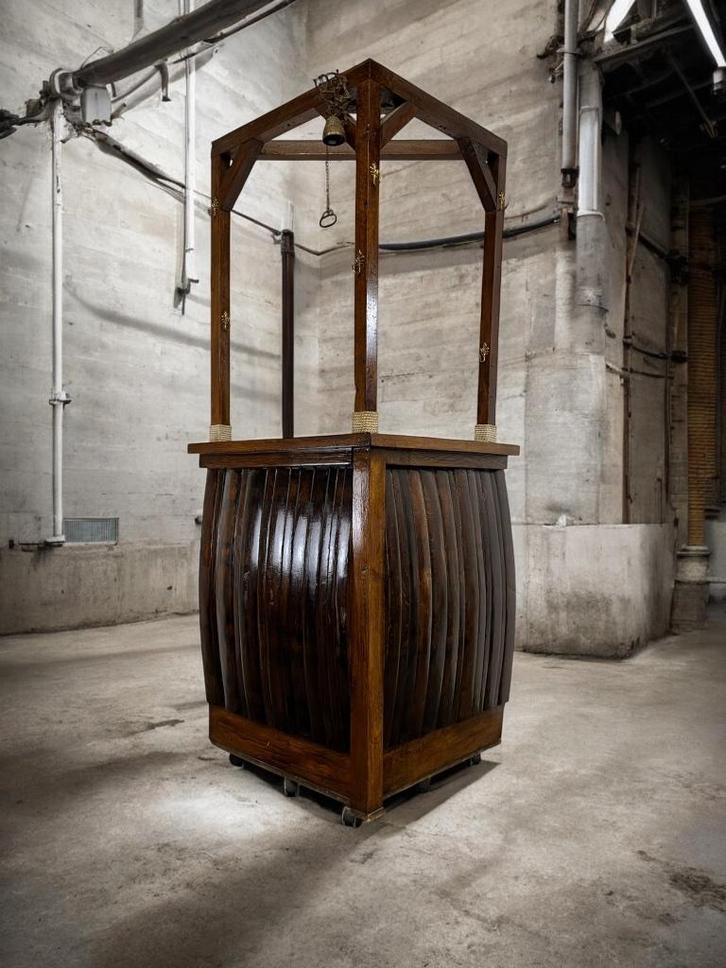 vintage hoge  houten bar / toog / barmeubel met bel, Antiek en Kunst, Curiosa en Brocante, Ophalen of Verzenden