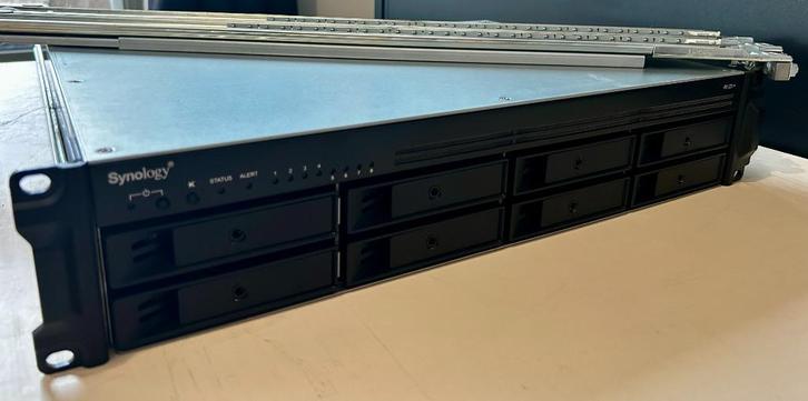 Synology RS1221+ - zonder schijven maar met rails, Computers en Software, NAS, Zo goed als nieuw, Ophalen