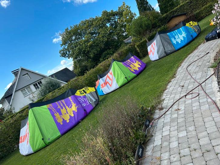 Kite 6 ailes kitesurf 2x(7/9/12m2) et 5 barres NORTH VEGAS, Sports nautiques & Bateaux, Kitesurf, Utilisé, Kite, 12 m², Pas de planche