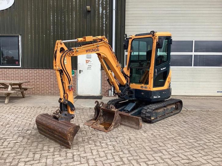 Hyundai R30Z-9AK minigraver (bj 2019), Zakelijke goederen, Machines en Bouw | Kranen en Graafmachines, Graafmachine