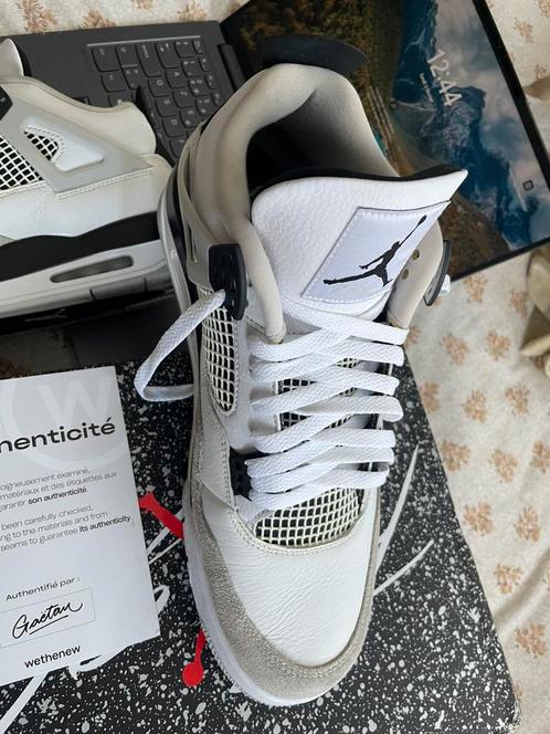 Jordan 4 retro Military zwart, Sport en Fitness, Basketbal, Zo goed als nieuw, Ophalen of Verzenden