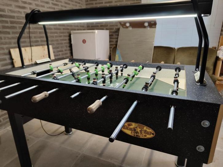 Kickertafel voetbaltafel met lamp, Kinderen en Baby's, Speelgoed | Voetbaltafels, Zo goed als nieuw, Ophalen