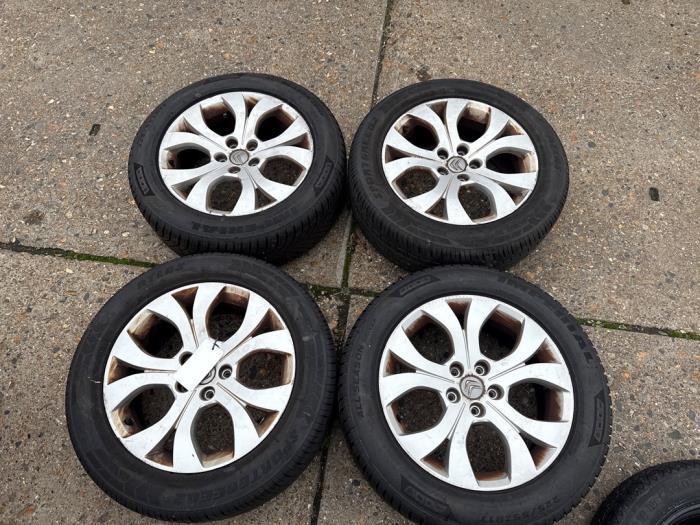 Jeu de jantes sport + pneus d'un Citroen C5, Autos : Pièces & Accessoires, Pneus & Jantes, Véhicule de tourisme, Utilisé, 3 mois de garantie