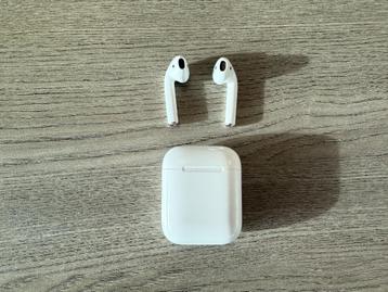 Apple AirPods 2 - Met oplaadcase, perfect werkend beschikbaar voor biedingen