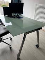 Bureau met glazen bureaublad, Huis en Inrichting, Bureaus, Ophalen, Met wielen, Zo goed als nieuw, Bureau