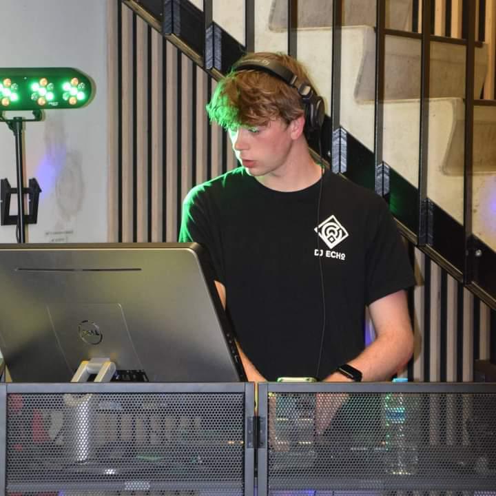 Dj controller, dj booth, boxsen en toebehoren, Muziek en Instrumenten, Dj-sets en Draaitafels, Zo goed als nieuw, Dj-set, Pioneer