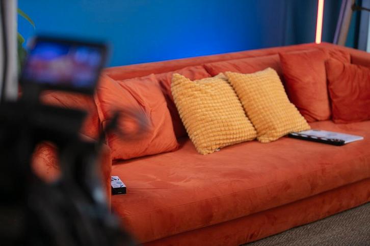 Canapé Luxe Panac Laine feutrée 4 places Orange usage studio, Huis en Inrichting, Slaapkamer | Slaapbanken, Zo goed als nieuw