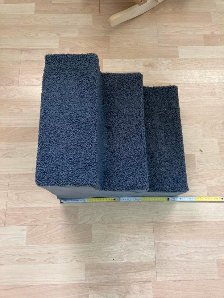 Trapje voor hond/kat – 3 treden, bekleed met grijs tapijt, Dieren en Toebehoren, Honden-accessoires, Ophalen of Verzenden