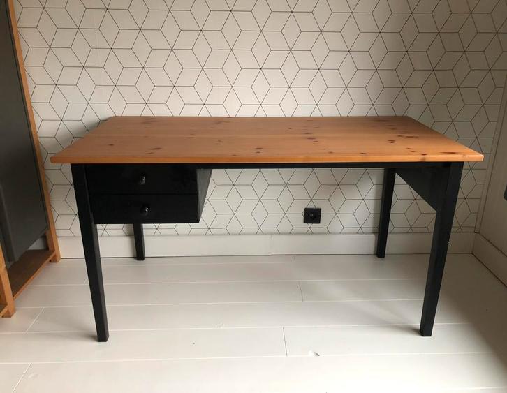 IKEA Arkelstorp bureau 140 x 70 x 74 cm grenen en zwart, Huis en Inrichting, Bureaus, Zo goed als nieuw, Bureau, Ophalen
