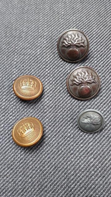 Boutons d'uniformes de la première guerre 1914 beschikbaar voor biedingen