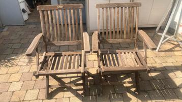 2 plooibare teakhouten tuinstoelen en 2 kussens beschikbaar voor biedingen