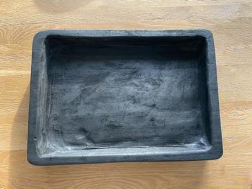 Zwart houten schaal beschikbaar voor biedingen