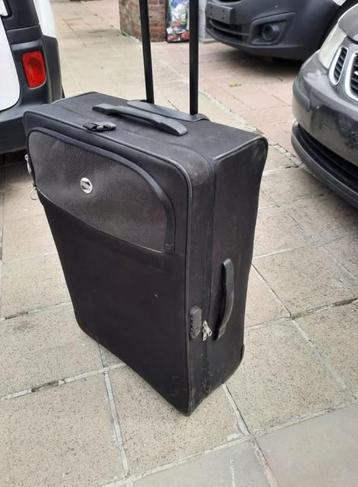 3 stapelbare koffers op wielen als nieuw beschikbaar voor biedingen