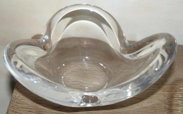 Vide poche, cendrier en cristal en forme de corolle .. beschikbaar voor biedingen