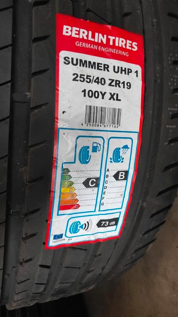 255/40r19 100y 100€ per stuk met plaatsen 25540r19, Auto diversen, Autosport-onderdelen, Nieuw, Ophalen of Verzenden