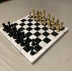 Natuurstenen schaakbord met metalen pionnen, Een of twee spelers, Ophalen of Verzenden, Zo goed als nieuw