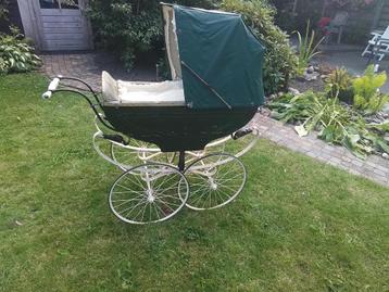 Antieke Kinderwagen beschikbaar voor biedingen