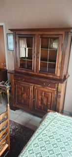 Eetplaats in goede staat met 6 stoelen te koop
