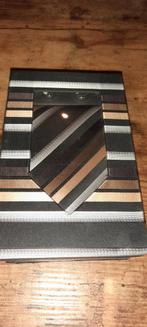 Prachtige doos met stropdas en manchetknoop en zakdoek, Kleding | Heren, Stropdassen, Ophalen of Verzenden