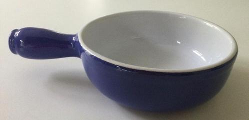 Emile Henry keramische ovenschaal met steel, Huis en Inrichting, Keuken | Servies, Zo goed als nieuw, Schaal of Schalen, Effen