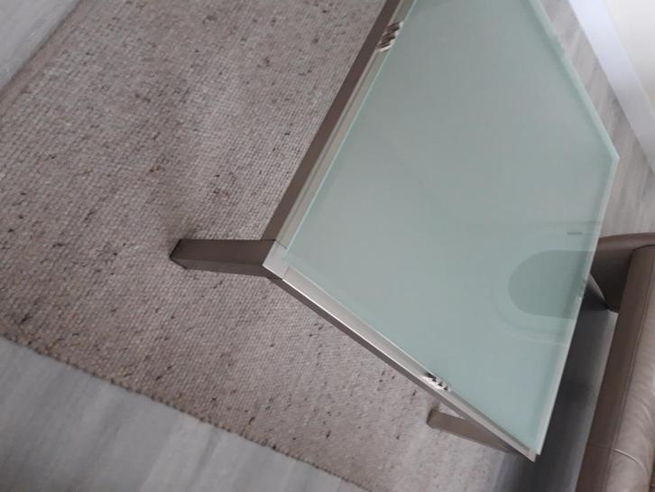 GEBORSTELDE INOX TAFEL MET GLAZEN BLAD, Huis en Inrichting, Tafels | Salontafels, Zo goed als nieuw, Minder dan 50 cm, 100 tot 150 cm