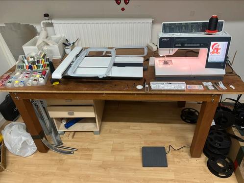 Pfaff Creative Vision 5.5 naai en borduurmachine., Hobby en Vrije tijd, Naaimachines en Toebehoren, Zo goed als nieuw, Naaimachine