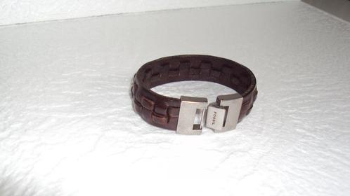 bracelet tresser brun foncer marque fossil etat neuf, Bijoux, Sacs & Beauté, Bracelets, Comme neuf, Cuir, Brun, Enlèvement ou Envoi