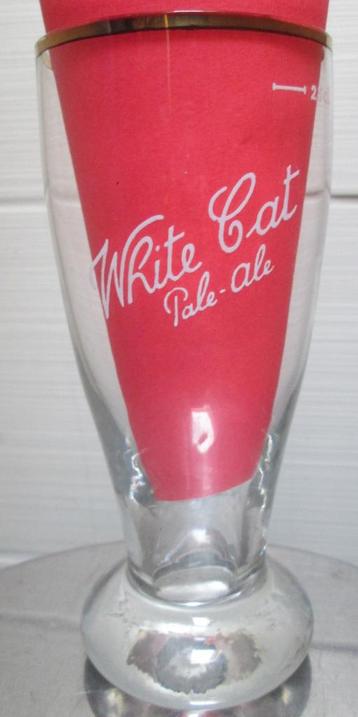 Oud bierglas 'White Cat, Pale-Ale" beschikbaar voor biedingen