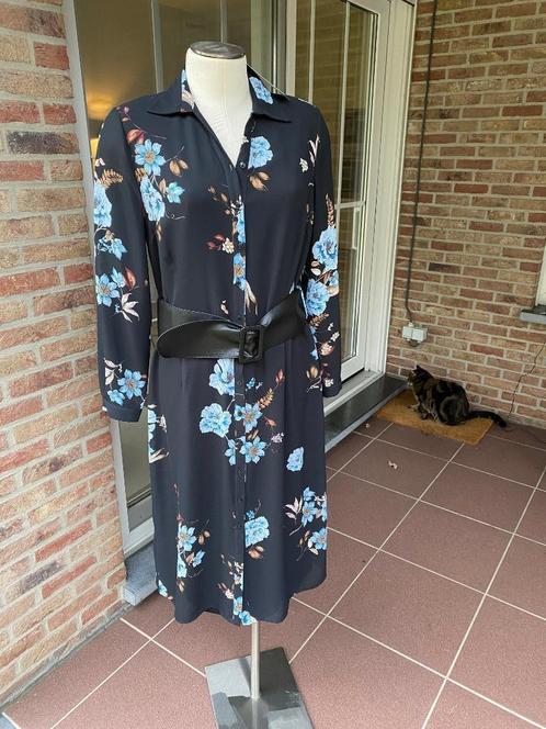 Nieuwe gebloemde jurk, Atmos Fashion, maatje 42, Kleding | Dames, Jurken, Nieuw, Maat 42/44 (L), Zwart, Onder de knie, Ophalen of Verzenden
