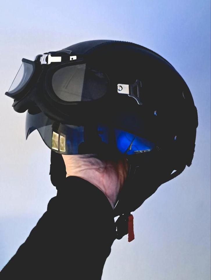 Lederlook helm met bril nooit gebruikt XL, valt uit als L, Fietsen en Brommers, Brommerhelmen, Nieuw, Ophalen of Verzenden