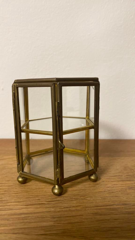 Ancienne petite vitrine en fer et verre miniature