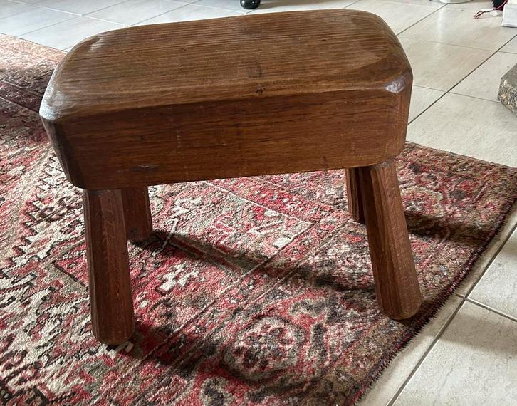 Zitbankje of planten stoeltje in vol hout, Antiek en Kunst, Antiek | Meubels | Stoelen en Sofa's, Ophalen