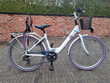 Pure meisjesfiets beschikbaar voor biedingen