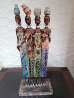 Statuettes africaines sur socle peintes à la main, Ophalen of Verzenden