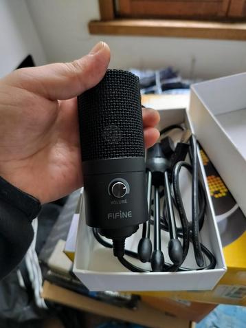 Zwarte USB studio microfoon + stand beschikbaar voor biedingen