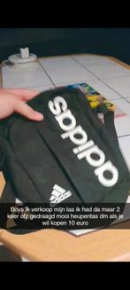 Een mooi adidas heupentas, Hobby en Vrije tijd, Feestartikelen | Verhuur, Ophalen, Zo goed als nieuw
